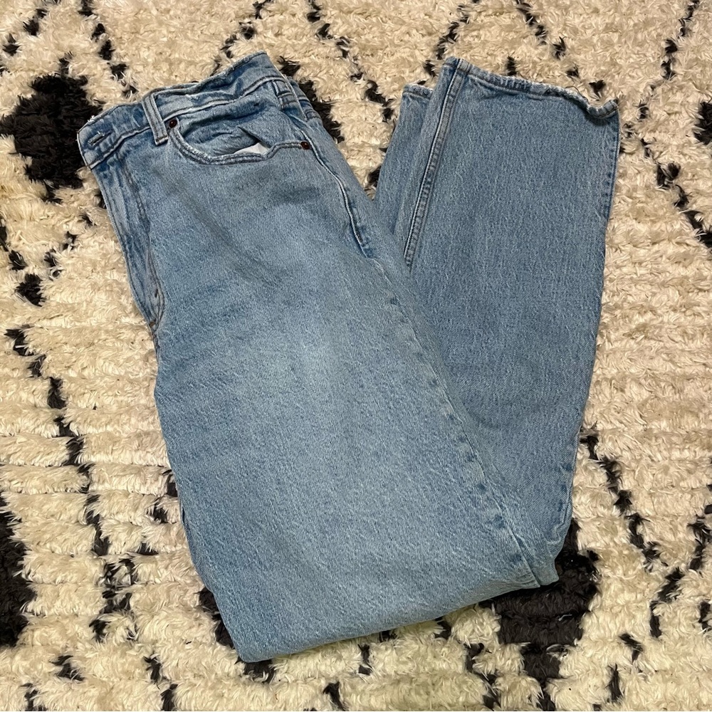 Abercrombie “The 90’s relaxed jean high rise” size 29/8R w split hem